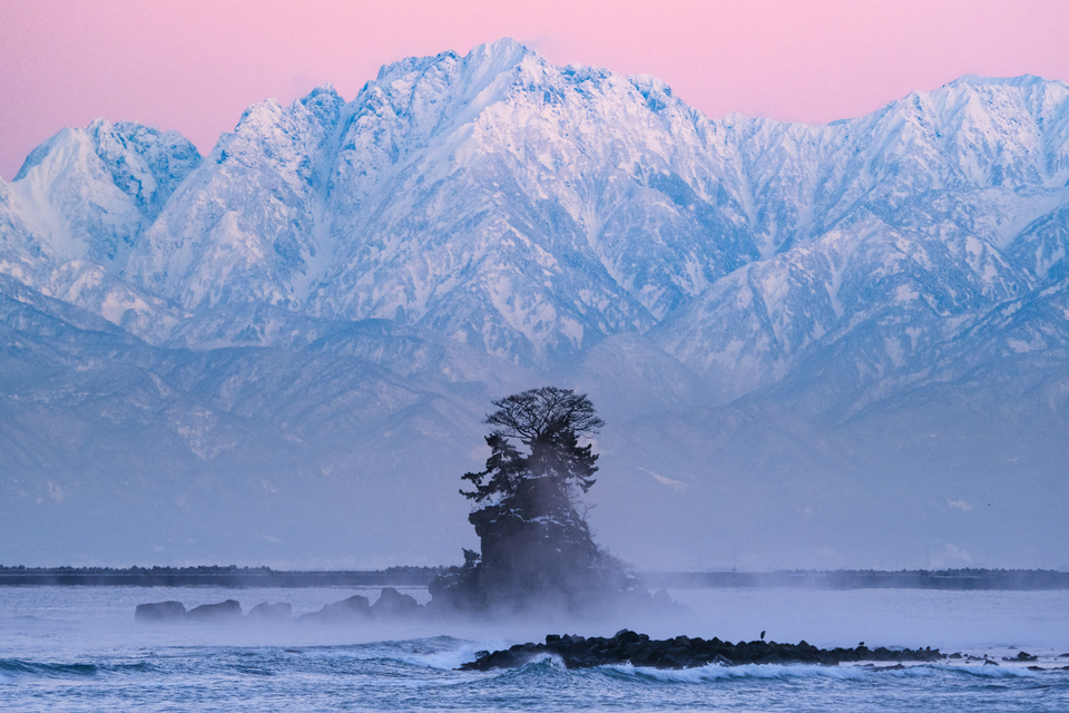入賞　新貝悠斗さんの作品「薄暮に聳える剱岳」