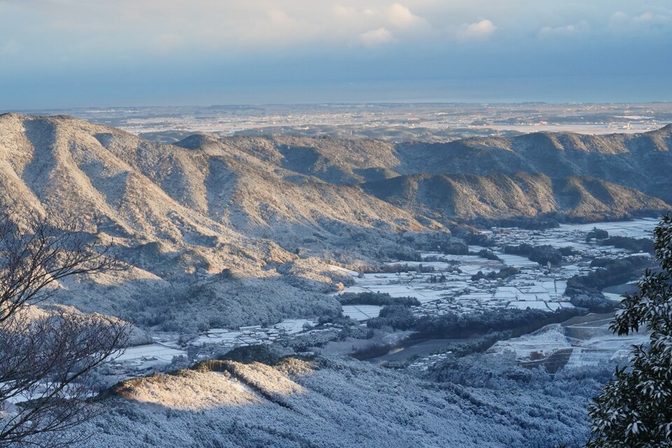 入選　世古道也さんの作品「初雪の朝」