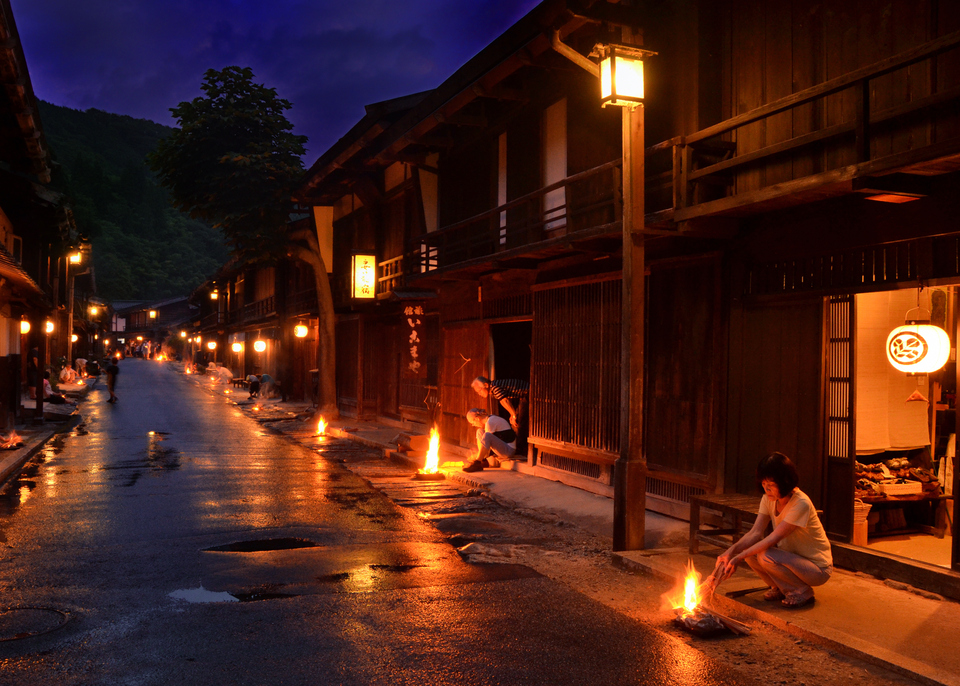 「美しい日本」賞　河本眞一さんの作品「送り火」