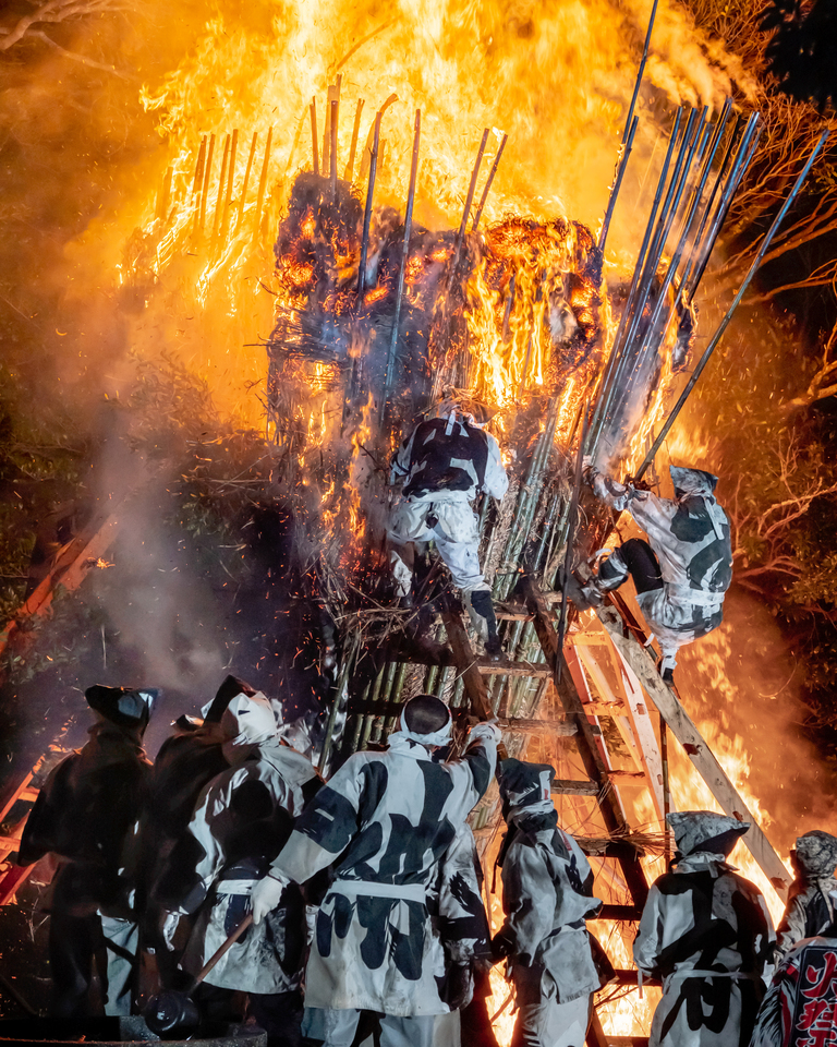 「7つの言語」賞　中村祐太(yuta_photo)さんの作品「火祭り」