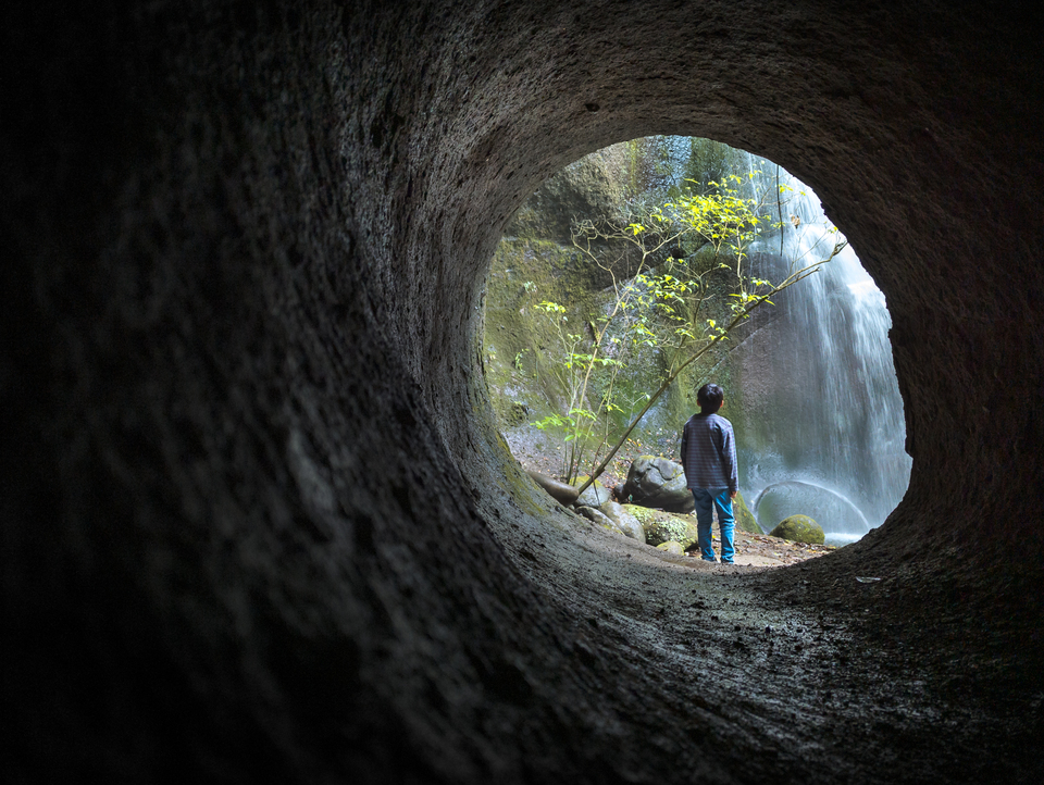 佳作　Erika Inokuchiさんの作品「トンネルの先には…」