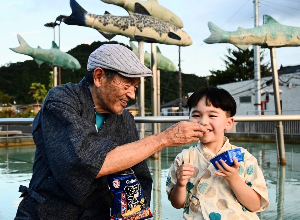 堅あげポテトが食べたくなるシーン！で賞　にゃおさんの作品「幸せなひととき」