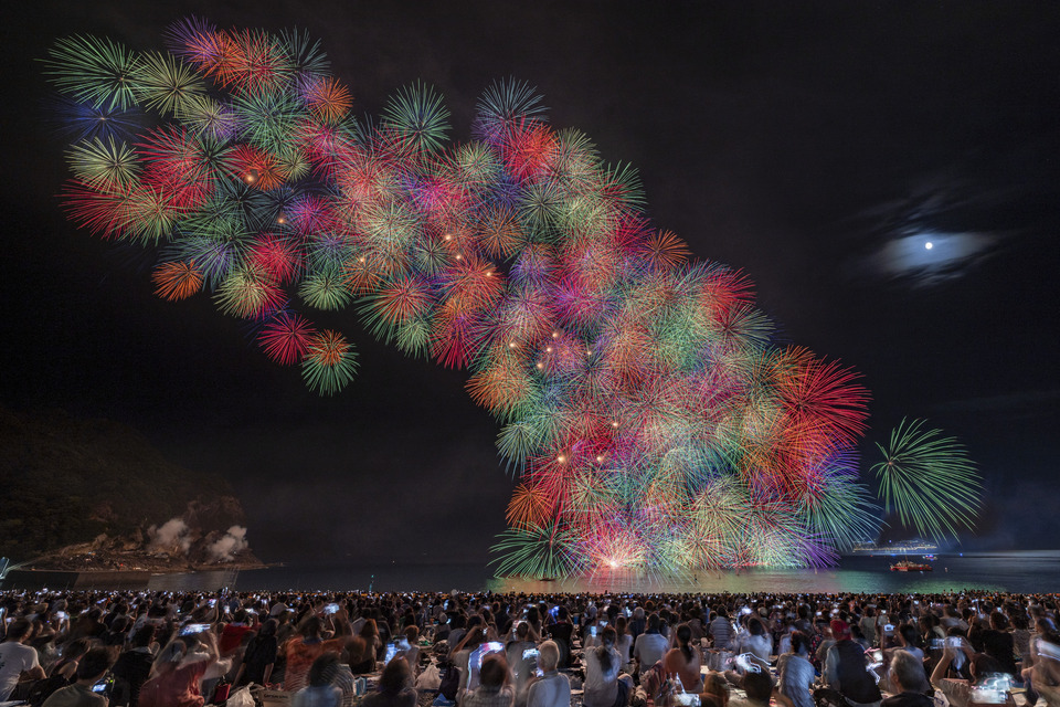 ニッポンの夏休みで賞　高瀬 進矢(takayan82)さんの作品「巌頭のとどろき  －彩色千輪菊－」