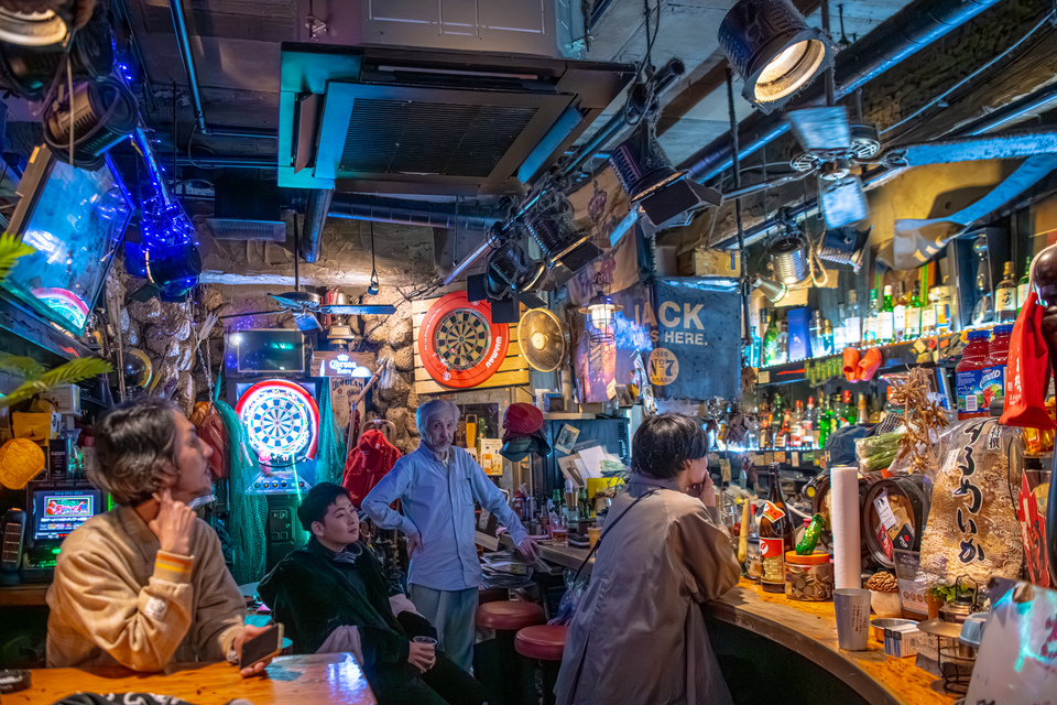 最優秀賞（阿佐ヶ谷）　Instagramアカウント名:kousukedoi_photographyさんの作品「視線の先で」