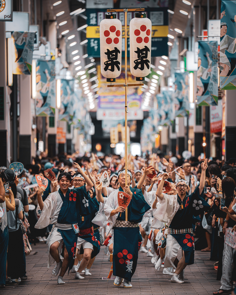 最優秀賞（高円寺）　YuyaNakamura(@mu_ykyk)さんの作品「高円寺を熱狂させる阿波踊り」