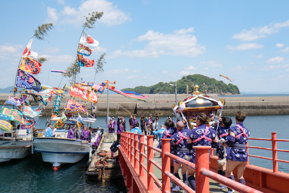 入賞　中村 健人さんの作品「海へ駆ける ー真鍋島 走り神輿ー」