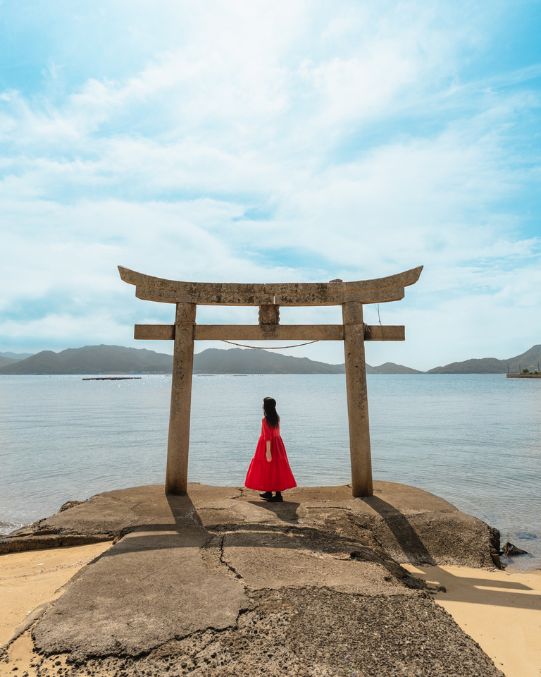 協賛賞（安岐水産賞）　神納　裕子さんの作品「海へひらく鳥居」