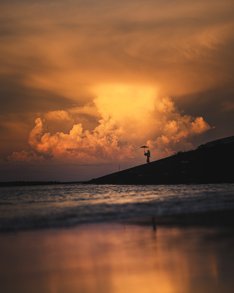 協賛賞（日本ドルフィンセンター賞）　コサ / @kosa_photoさんの作品「雲が生まれる夕暮れ」