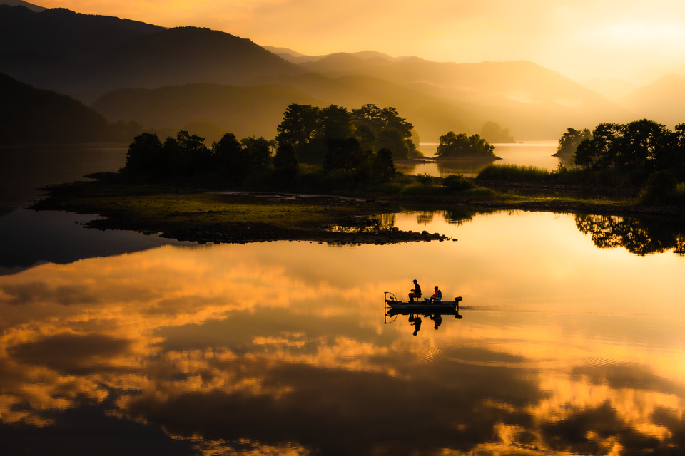 協賛賞（ファイブアローズ賞）　photo_booooyさんの作品「黄金水鏡」