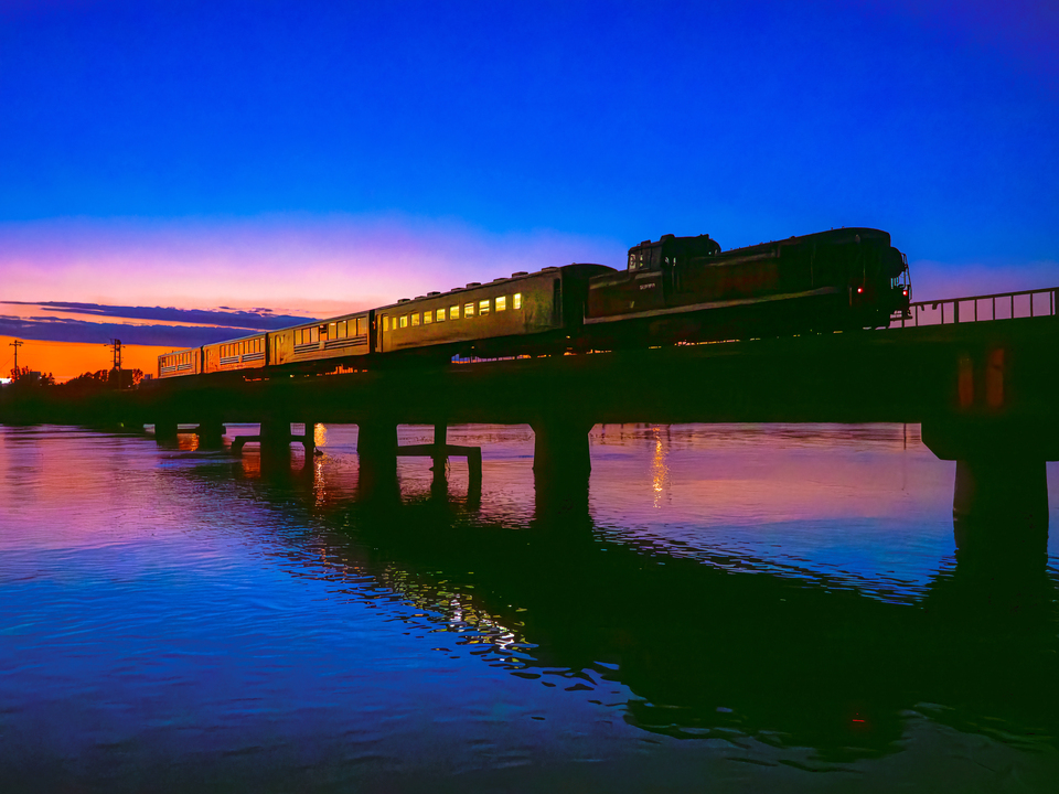 佳作　カッツェ（@diekatze8181）さんの作品「蒼の時間」