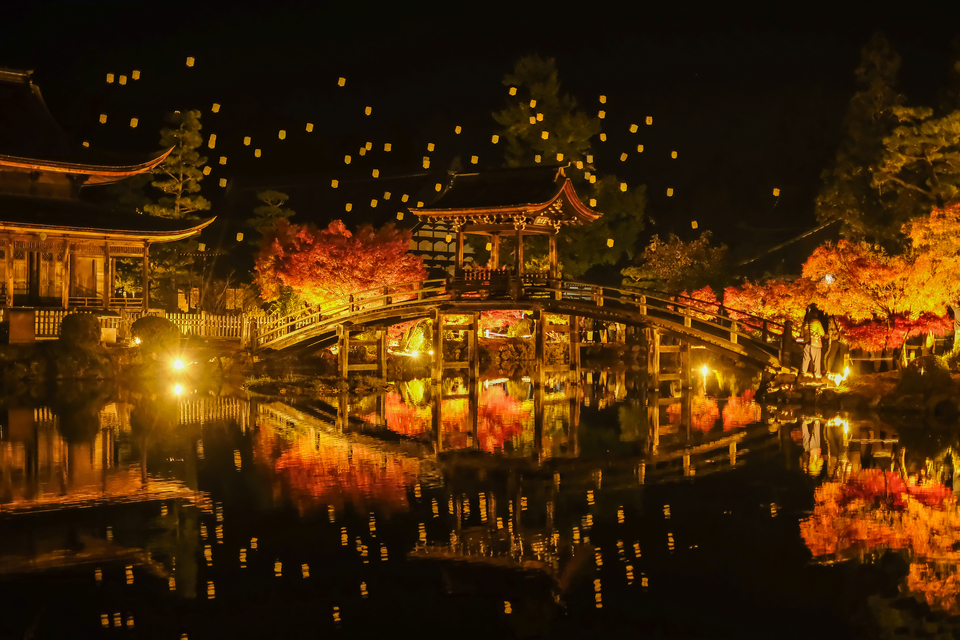 協賛賞（ファイブアローズ賞）　yacchi.photoさんの作品「宵空に舞う灯」