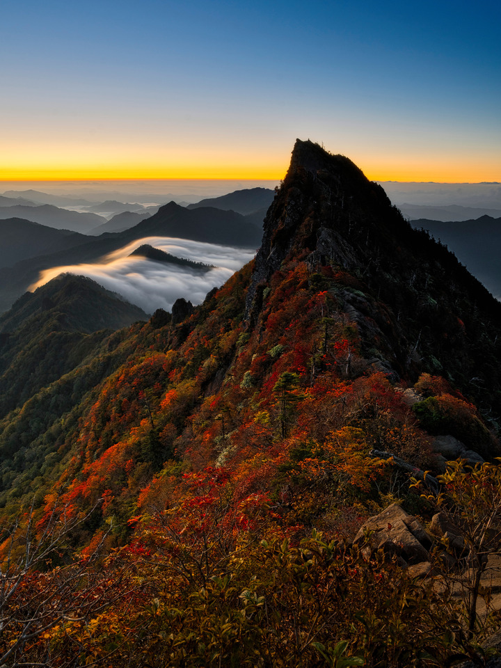 協賛賞（トヨタカローラ香川賞）　ebimayo_mtfuji_japanさんの作品「錦秋の石鎚山」