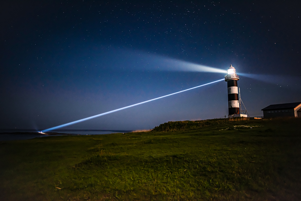 入賞　Masami Inokumaさんの作品「夜の海を照らす一条の光　入道埼灯台」