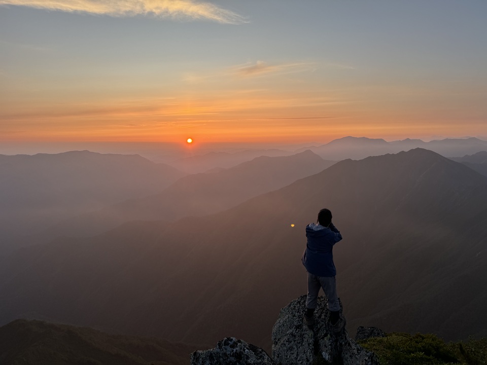 入選　松野　貴紀さんの作品「初夏の日高山脈・カムエク山頂の夕景」
