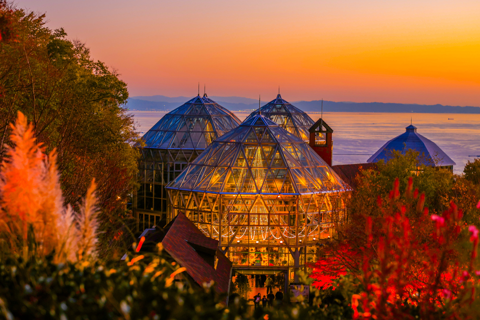 優秀賞　soutamama488gさんの作品「夕日に染まるグラスハウスと神戸の海」