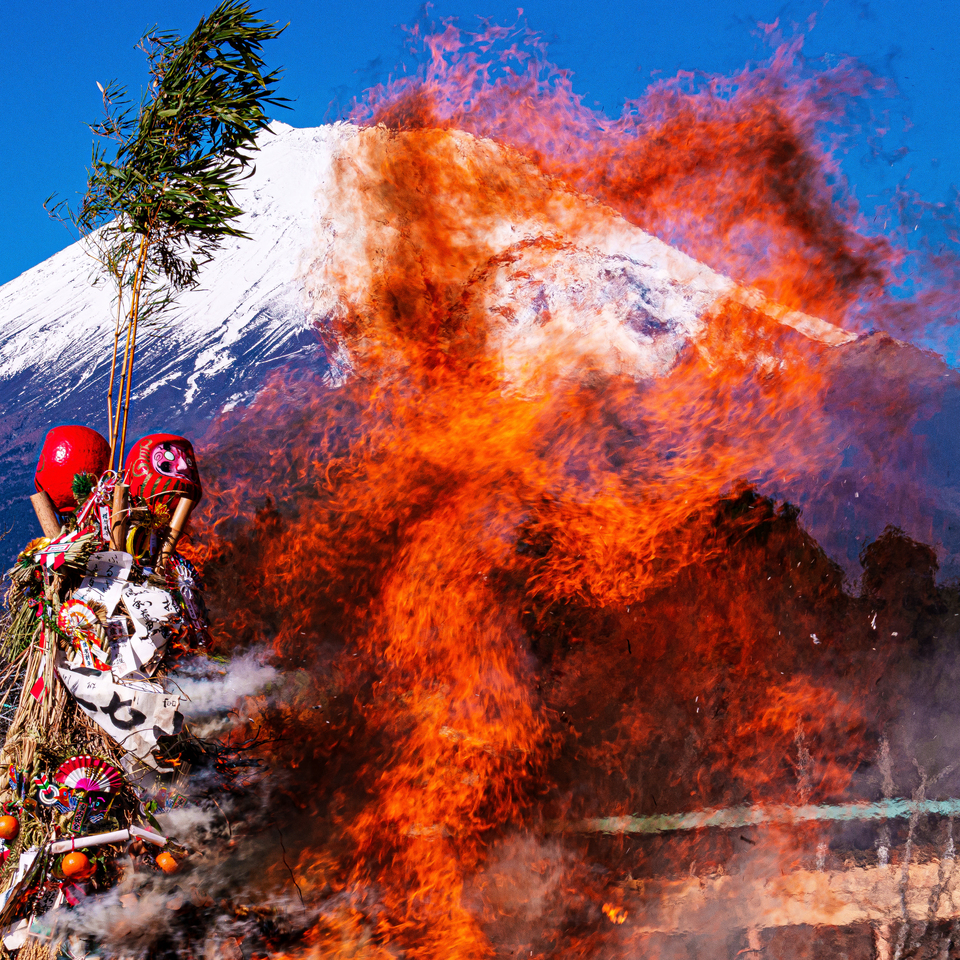 金賞（富士山写真部門）　片山 哲也さんの作品「年神様からの御礼」
