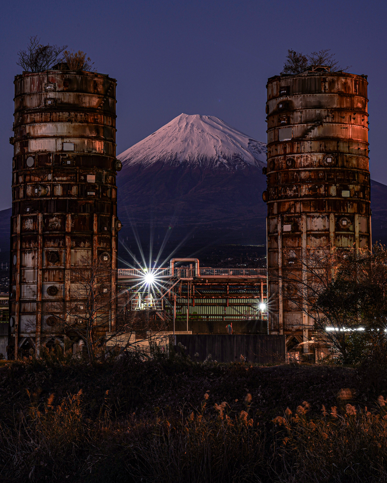 銅賞（富士山写真部門）　渡邉 英伸さんの作品「双塔の彼方」