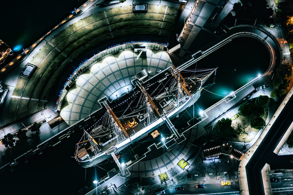 横浜夜景部門 入賞　carefree_ph_yoshiさんの作品「横浜の夜に浮かび上る帆船日本丸」