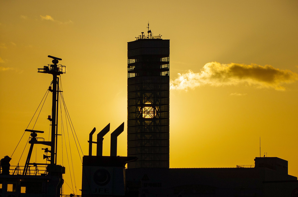 最優秀賞（市町村・ 観光協会部門）　千葉市さんの作品「落日を抱く千葉ポートタワー」