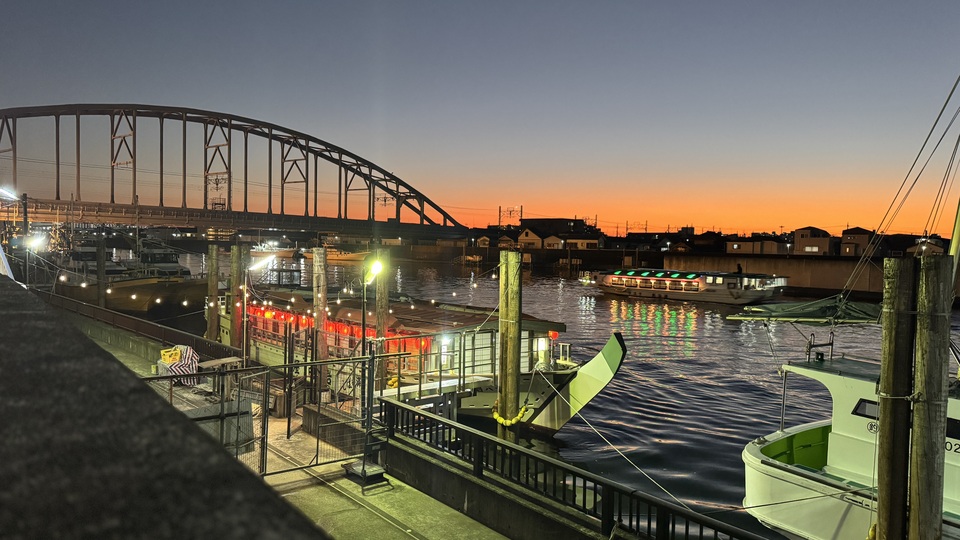 優秀賞（市町村・ 観光協会部門）　浦安観光コンベンション協会 ※撮影者 迫田裕幸氏さんの作品「夕焼けから始まる船旅」