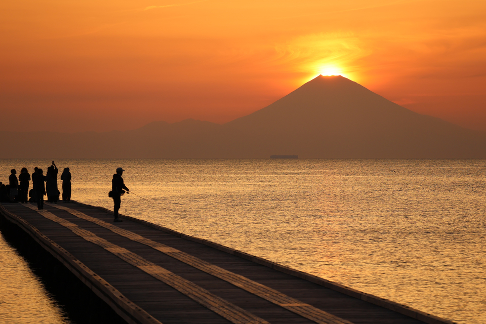 優秀賞（観光事業者部門）　LocalLife&Culture合同会社さんの作品「旅のはじまりの夕日」
